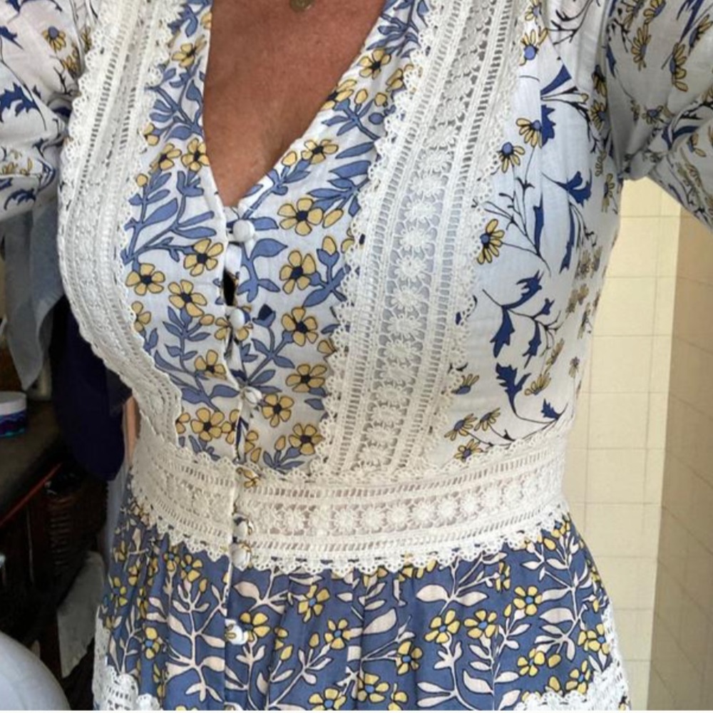 BEAUTIFUL FLORAL DRESS - Picture 4 of 11